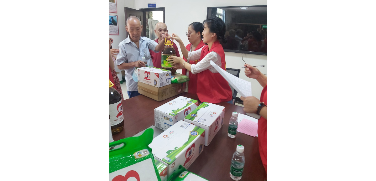 建军节|浓情送温暖-慰问特困退役军人-4.jpg 建军节|浓情送温暖-慰问特困退役军人-4.jpg